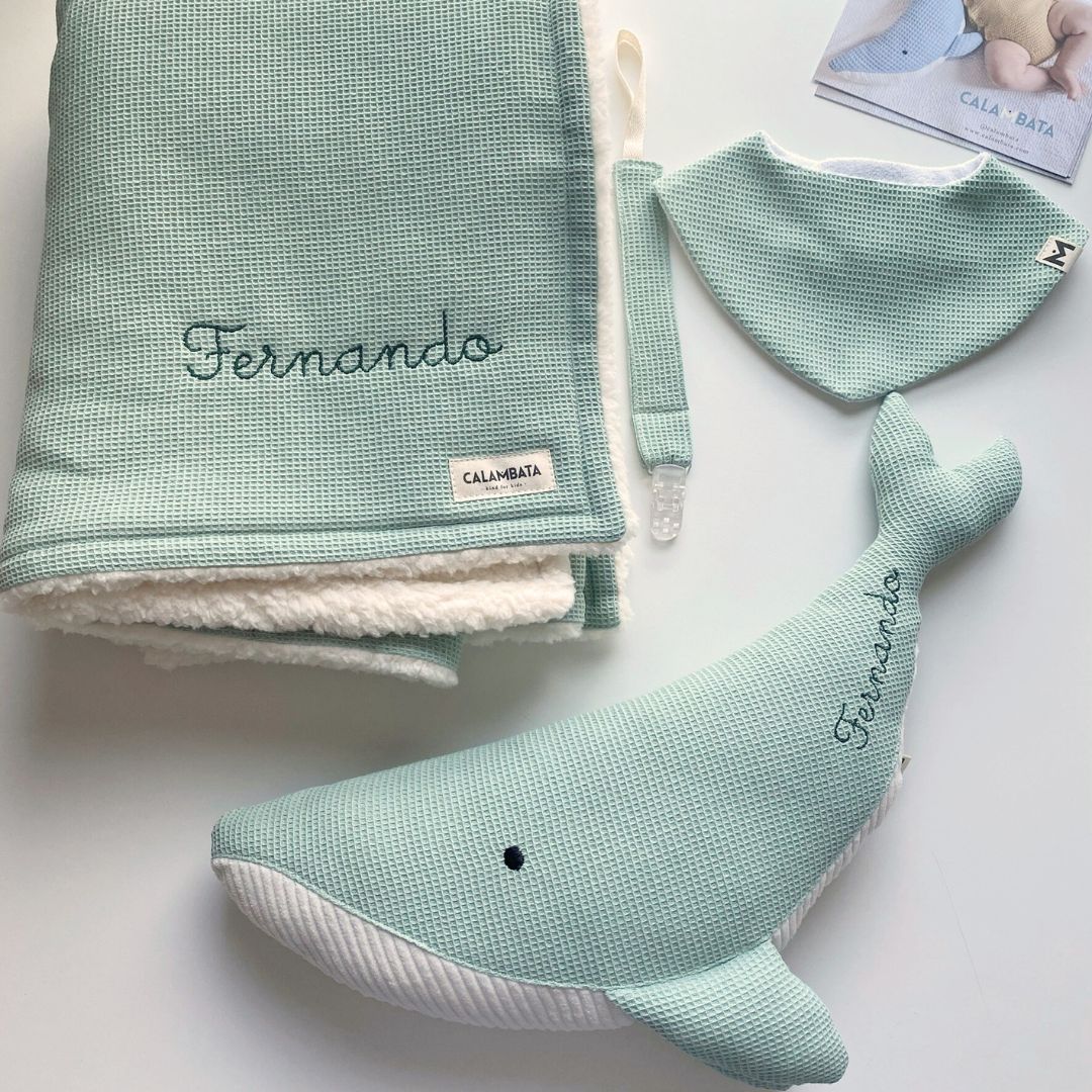 Pack peluche ballena Susi invierno