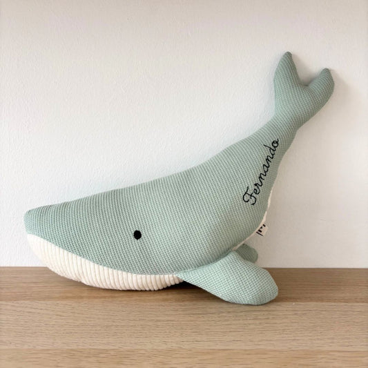 Peluche Ballena Susi nombre Fernando verde