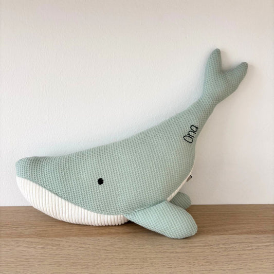 Peluche Ballena Susi menta nombre Ona