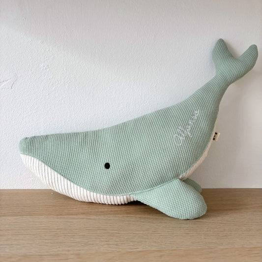 Peluche Ballena Susi menta nombre Alfonso