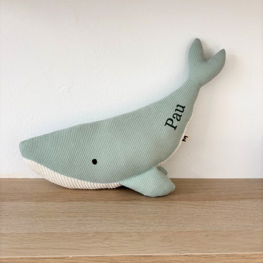 Peluche Ballena Susi menta nombre Pau