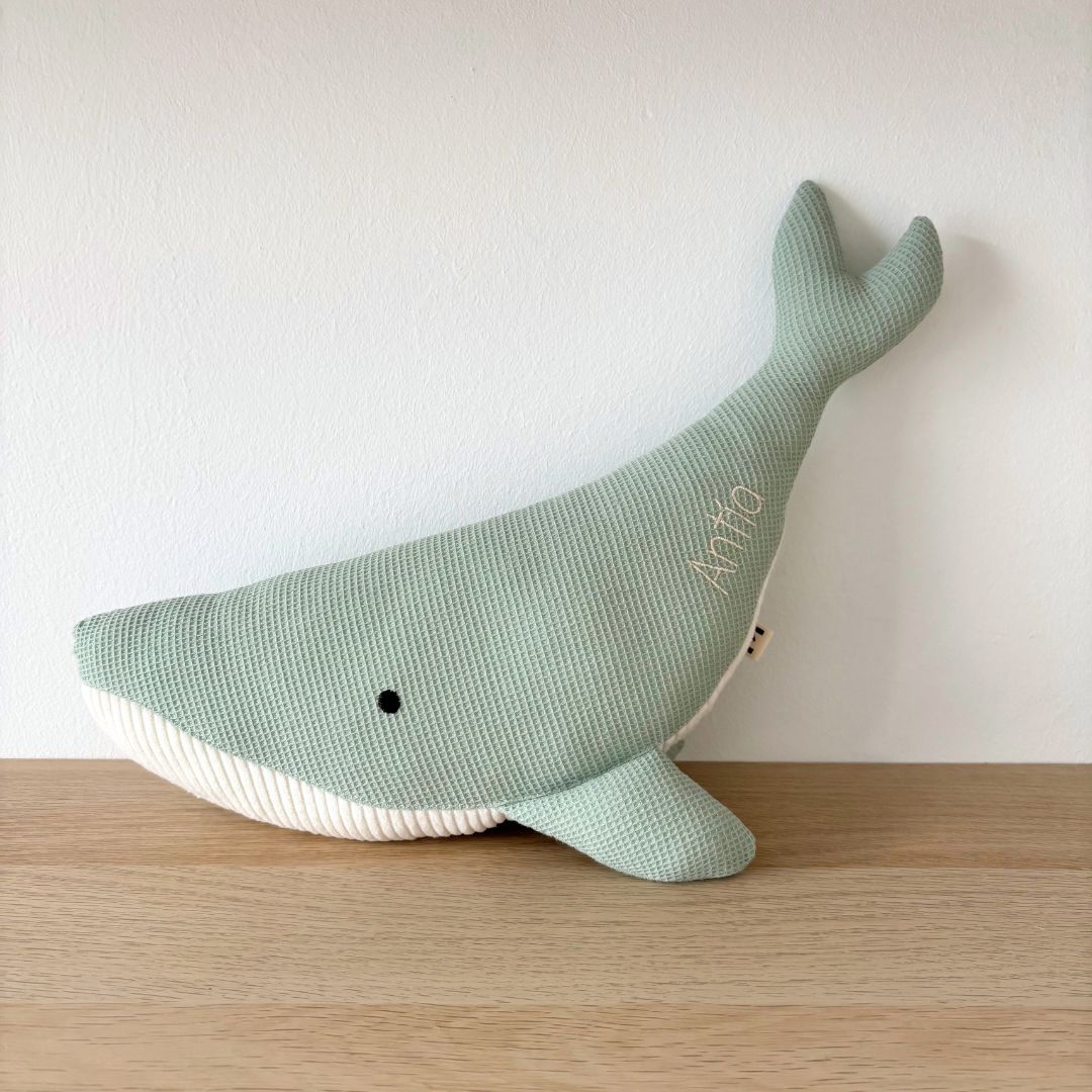 Peluche Ballena Susi menta nombre Antía