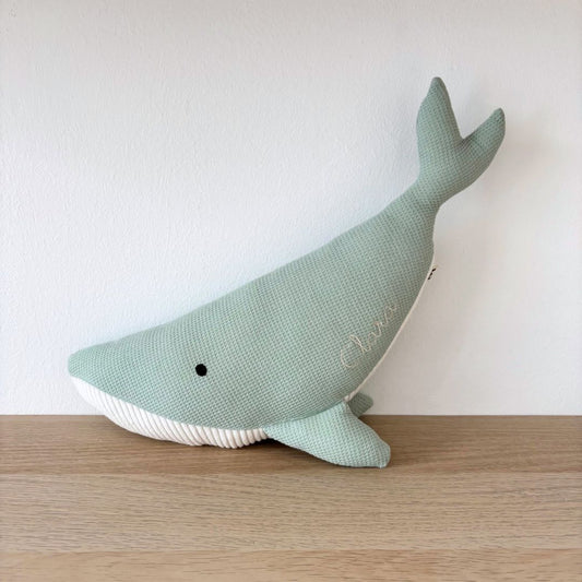 Peluche Ballena Susi menta nombre Clara