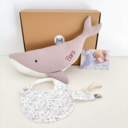 Pack Regalo welcome baby: Peluche ballena Susi personalizada + babero + chupetero