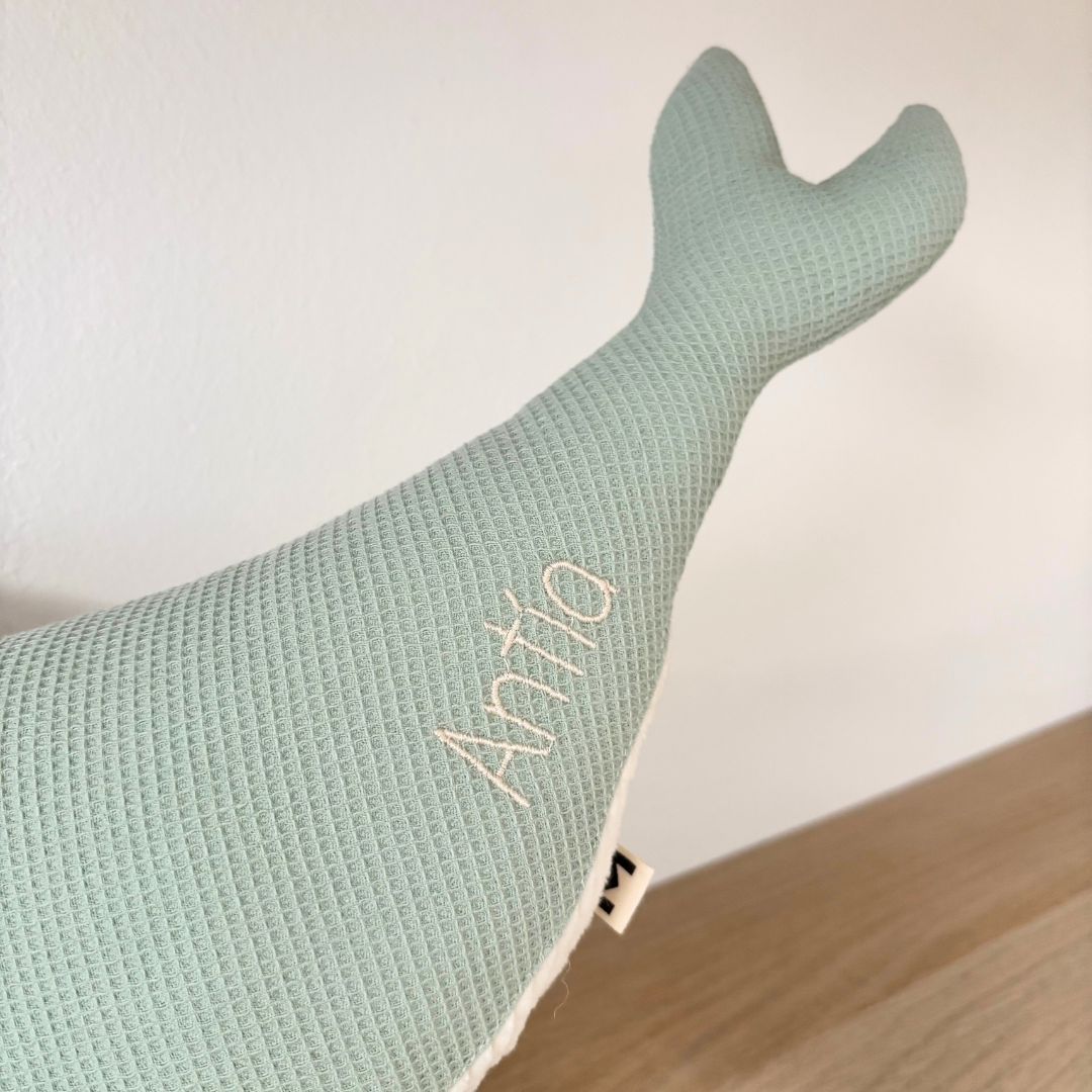 Peluche Ballena Susi menta nombre Antía