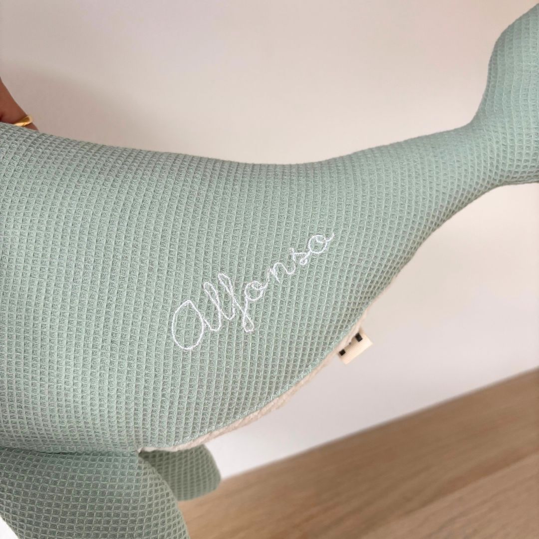 Peluche Ballena Susi menta nombre Alfonso