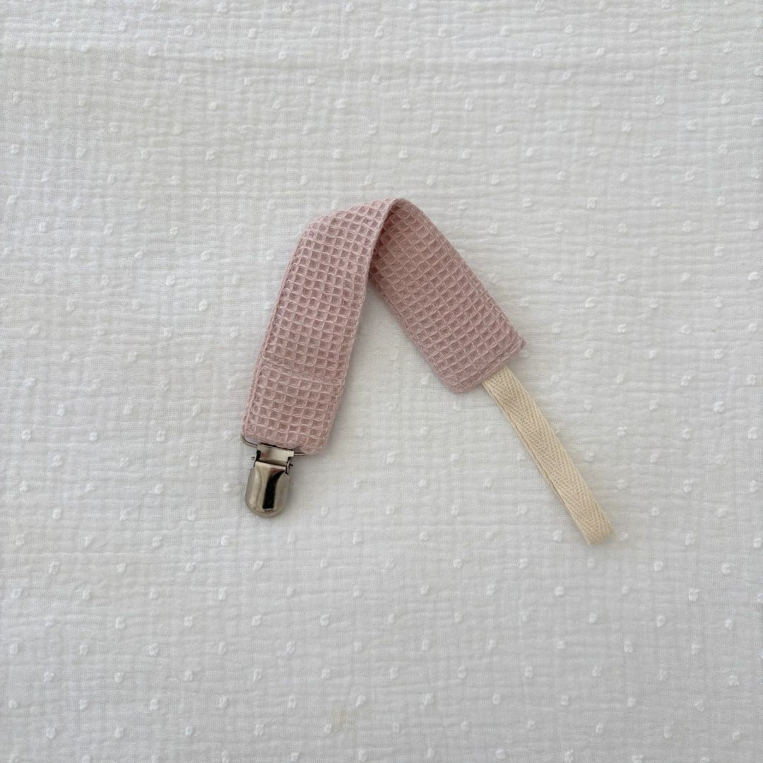 <transcy>Pacifier holder</transcy>