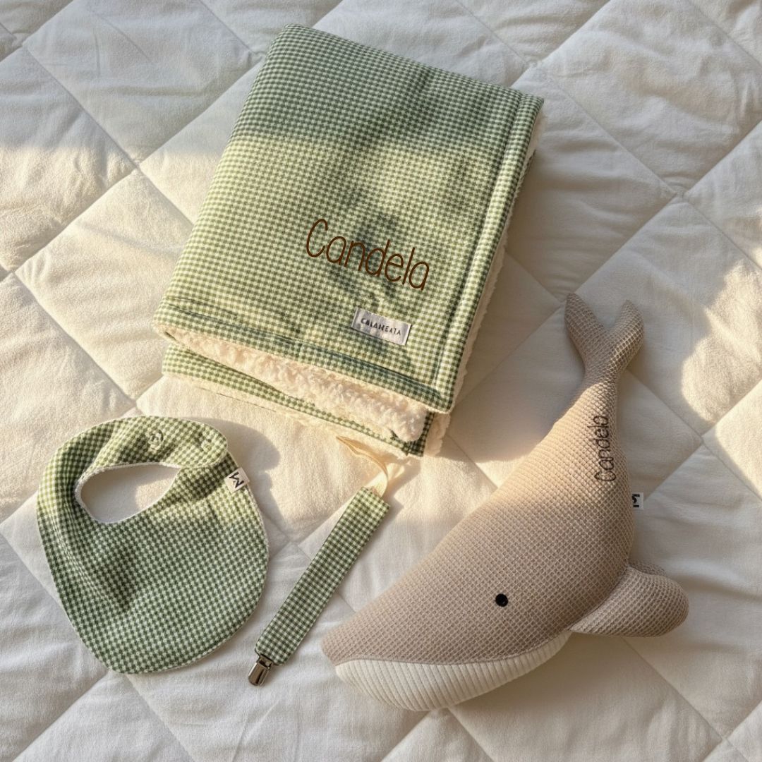 Pack invierno estampado: Peluche Susi personalizado + Manta personalizada + Babero + Chupetero