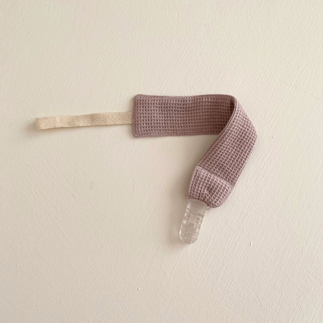 <transcy>Pacifier holder</transcy>