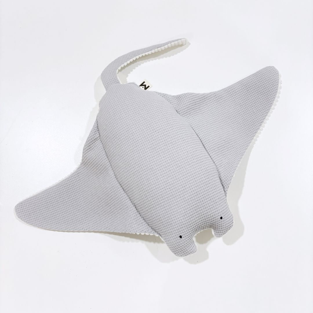 Peluche Mantarraya Maya - GRIS