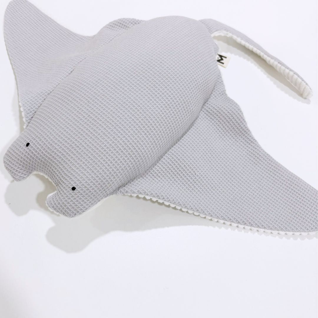 Peluche Mantarraya Maya - GRIS