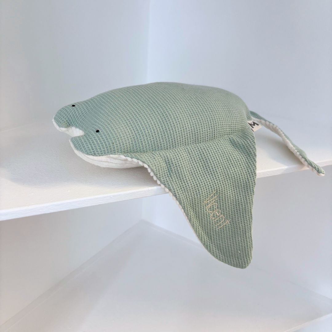 Peluche Mantarraya Maya menta nombre Vicent