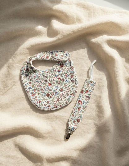 Pack Regalo welcome baby: Peluche ballena Susi personalizada + babero + chupetero